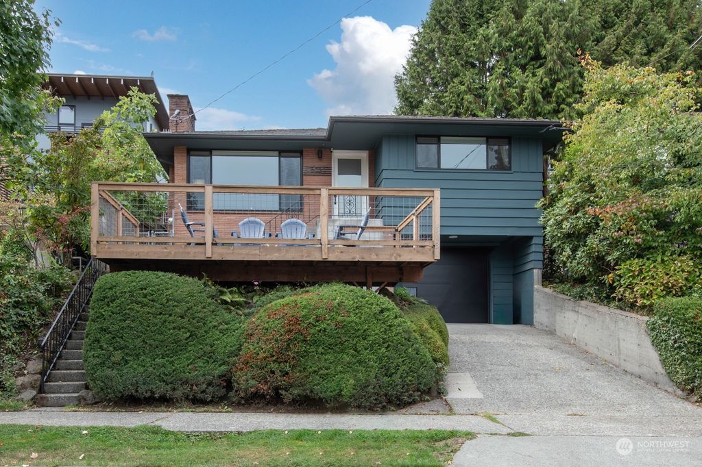 Photo of 5031 39th Avenue NE, Seattle, WA 98105 (MLS # 2165936)