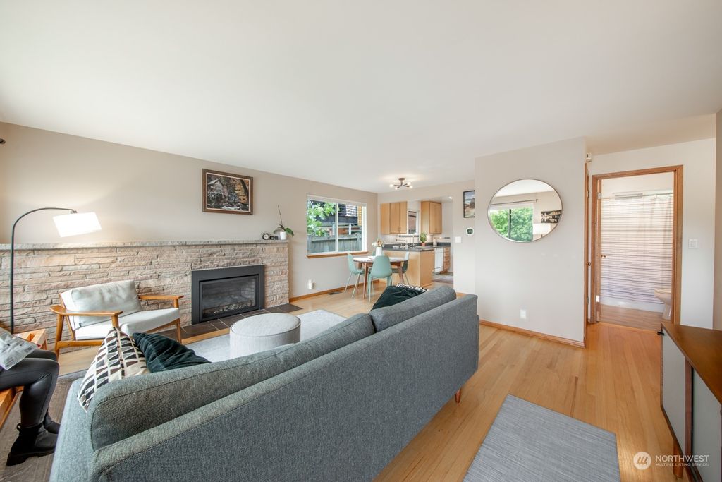 Photo of 5031 39th Avenue NE, Seattle, WA 98105 (MLS # 2165936)