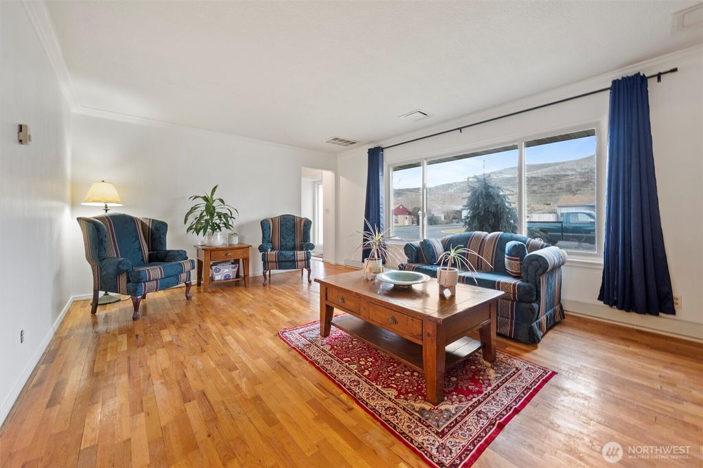 Photo of 1162 D Street SW, Ephrata, WA 98823 (MLS # 2467249)