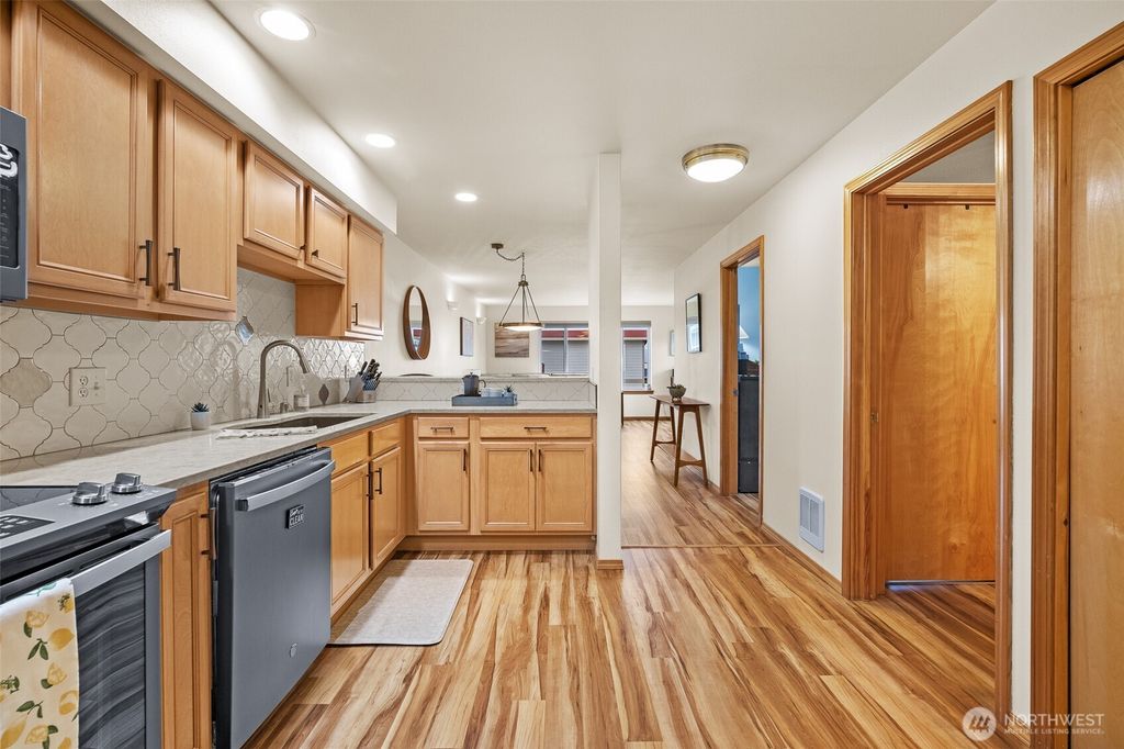 Photo of 1011 Bancroft Street #204, Bellingham, WA 98225 (MLS # 2498323)