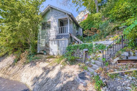 Photo of 2814 S Grand St St, Seattle, WA 98144 (MLS # 2396936)