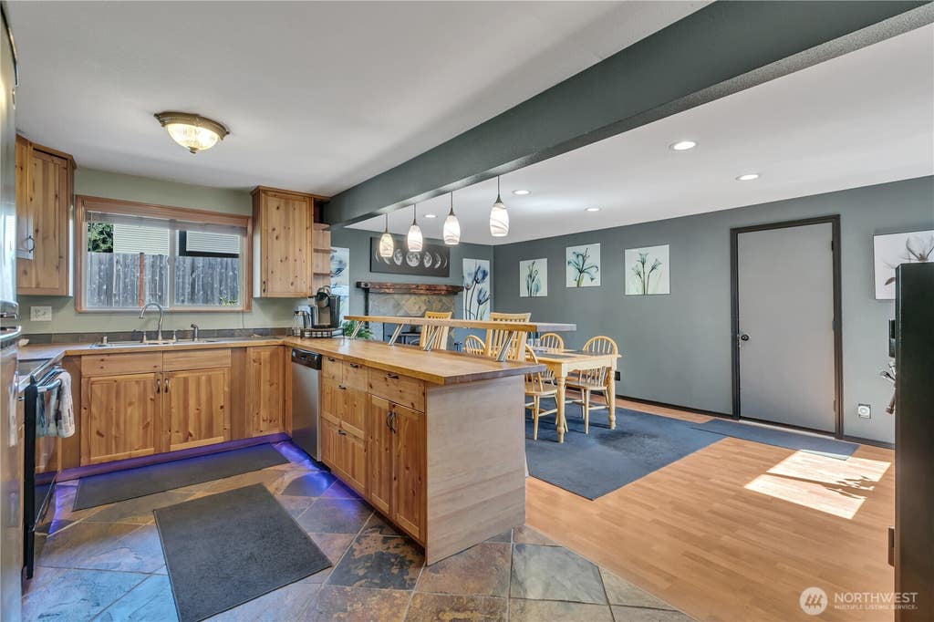 Photo of 2011 S 292nd Street, Federal Way, WA 98003 (MLS # 2538401)