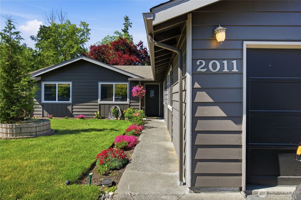 Photo of 2011 S 292nd Street, Federal Way, WA 98003 (MLS # 2538401)