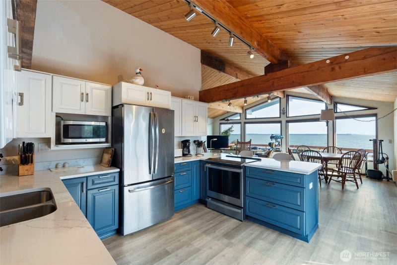 326 Harbor View Loop SE