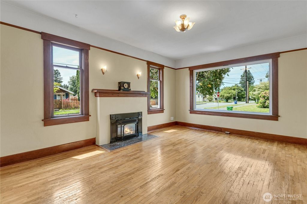 Photo of 102 Perry Street NW, Olympia, WA 98502 (MLS # 2532376)