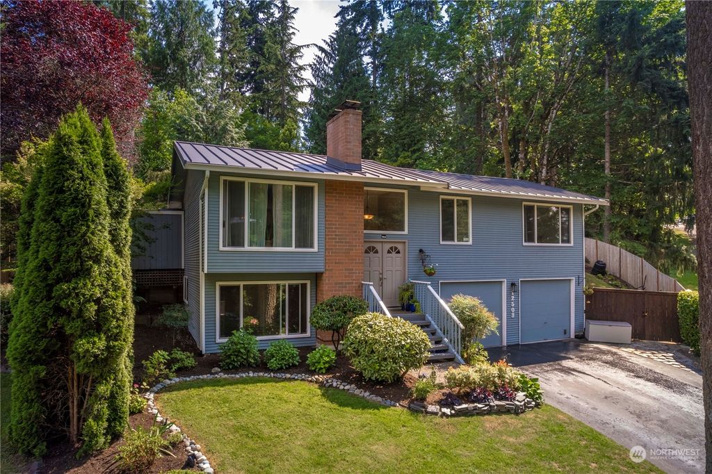 Photo of 12503 SE 96th Place, Renton, WA 98056 (MLS # 2138596)