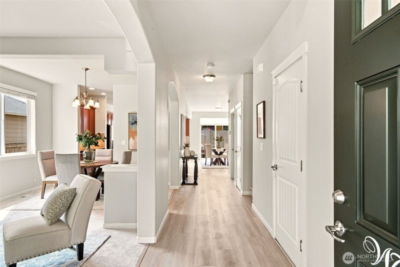 1415 Farina Loop SE