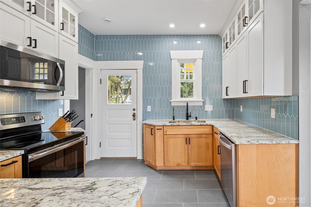 Photo of 324 NE 50th Street, Seattle, WA 98105 (MLS # 2414370)