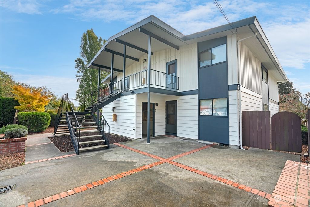 Photo of 1033 SW 151st Street, Burien, WA 98166 (MLS # 2176793)