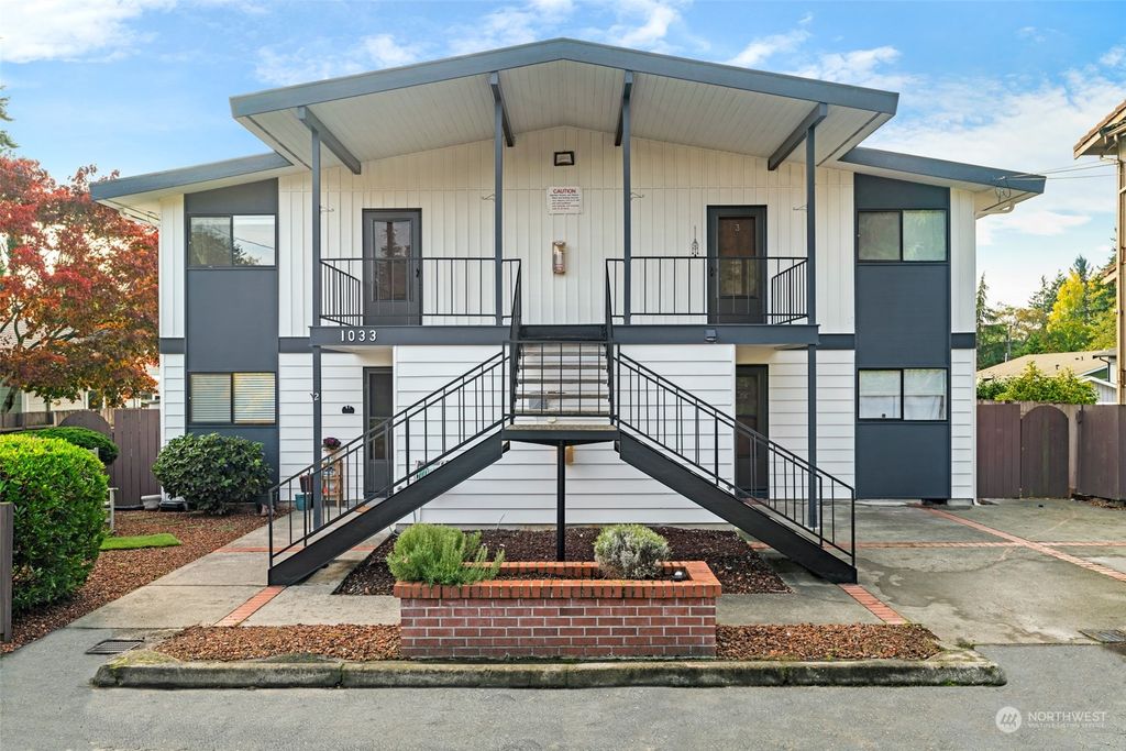 Photo of 1033 SW 151st Street, Burien, WA 98166 (MLS # 2176793)