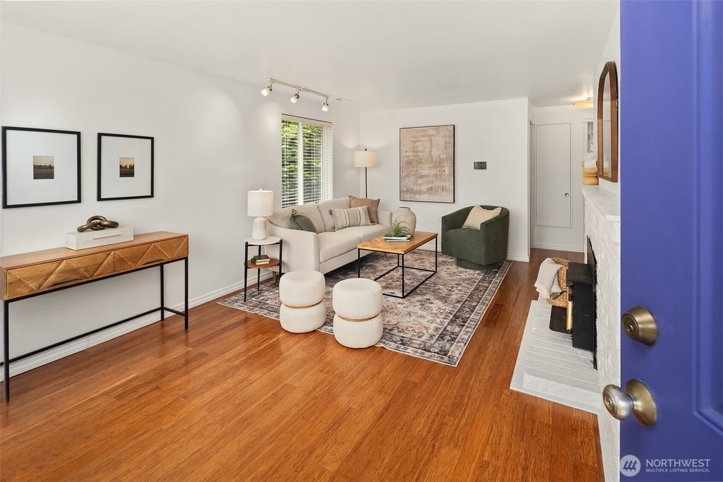 Photo of 1740 NE 136th Street, Seattle, WA 98125 (MLS # 2509641)