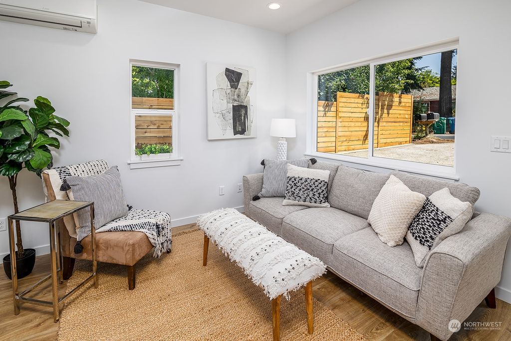 Photo of 14337 B Roslyn Place N, Seattle, WA 98133 (MLS # 2078204)