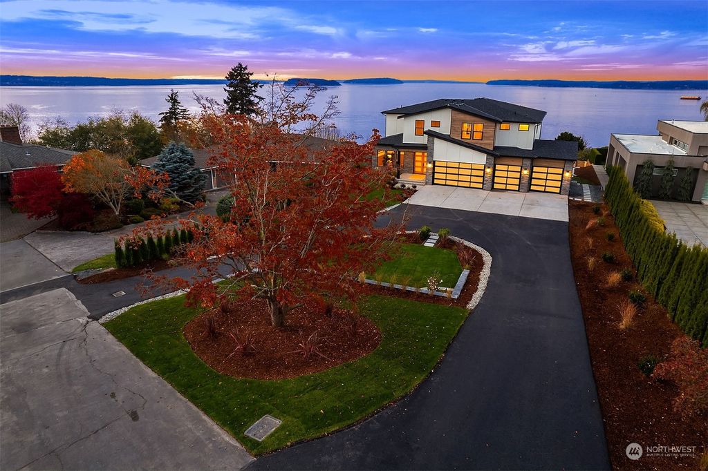 Photo of 535 View Ridge Drive, Everett, WA 98203 (MLS # 2309410)