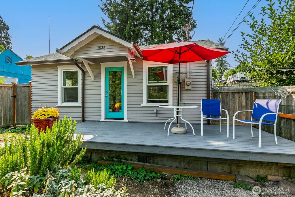 Photo of 1026 W Mukilteo Boulevard, Everett, WA 98203 (MLS # 2453589)