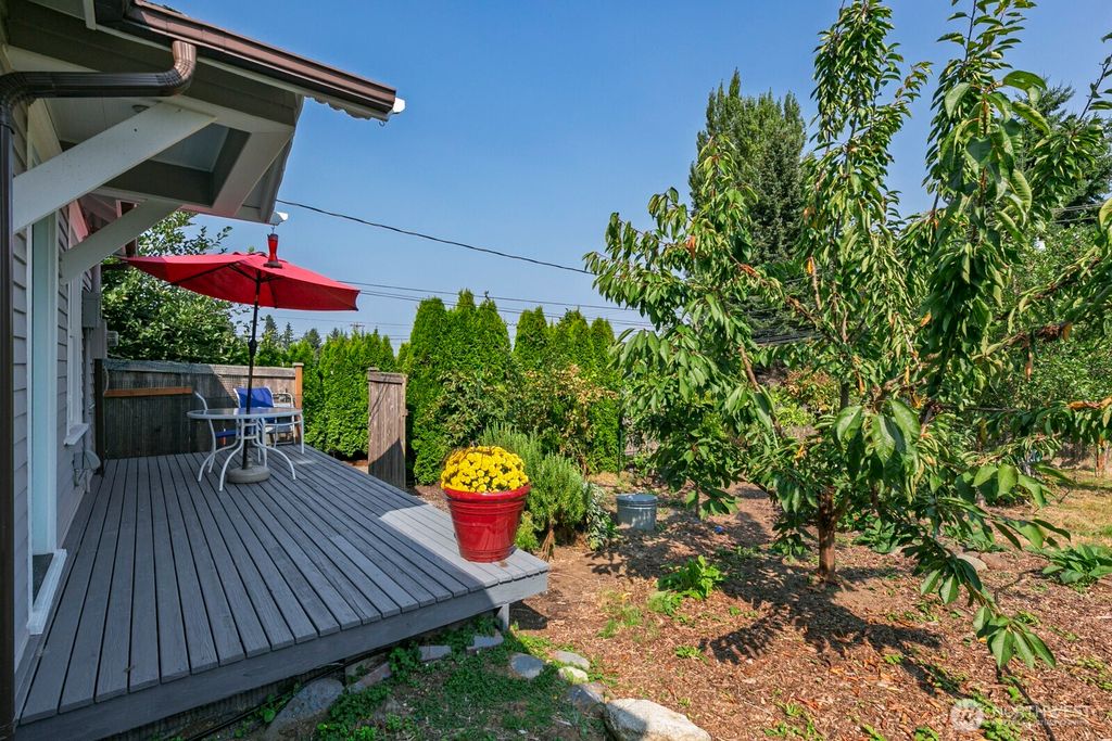 Photo of 1026 W Mukilteo Boulevard, Everett, WA 98203 (MLS # 2453589)