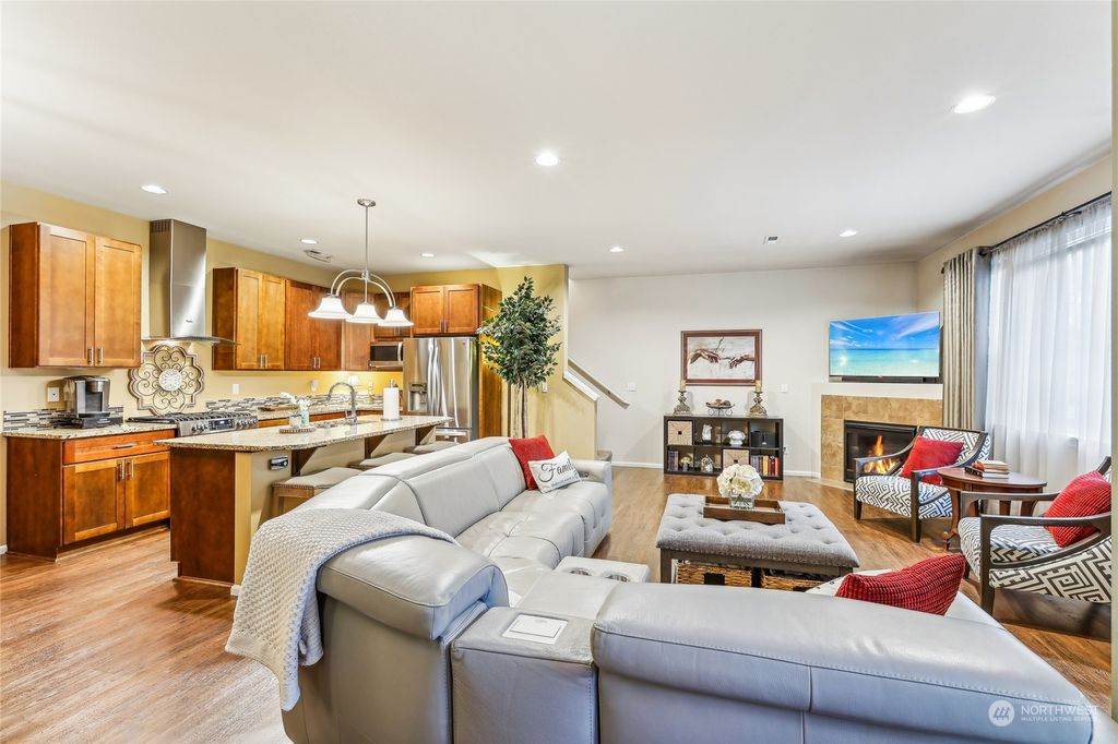 Photo of 2136 S 263rd Street, Des Moines, WA 98198 (MLS # 2309364)