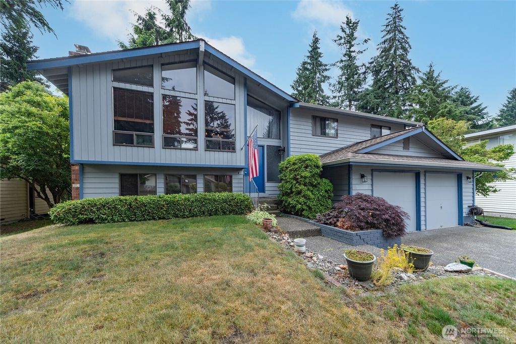 Photo of 31949 36th Avenue SW, Federal Way, WA 98023 (MLS # 2393927)