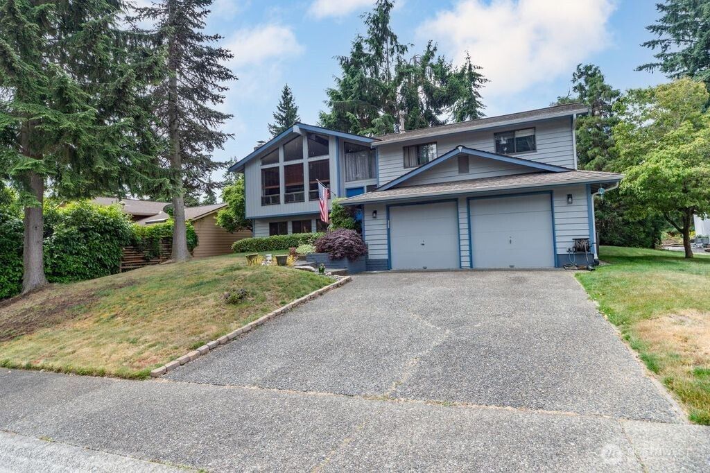 Photo of 31949 36th Avenue SW, Federal Way, WA 98023 (MLS # 2393927)