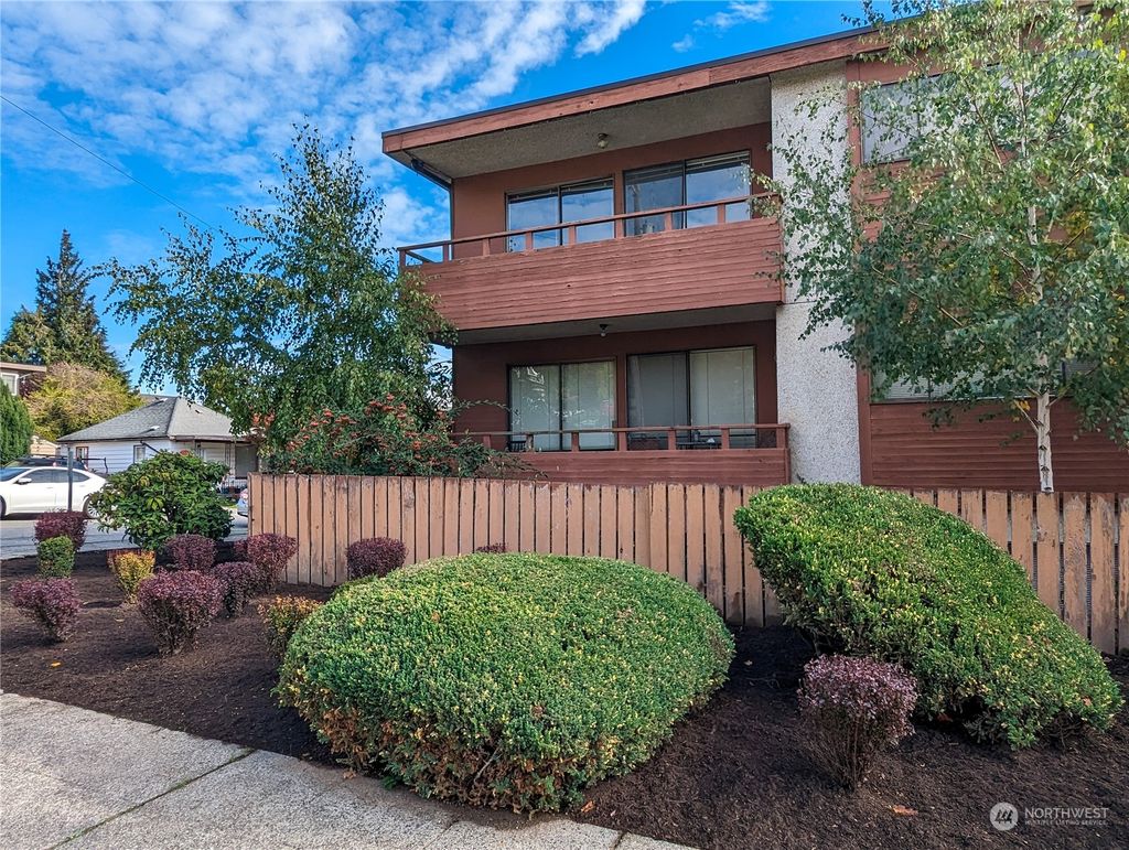 Photo of 4326 Whitman Avenue N, Seattle, WA 98103 (MLS # 2179778)