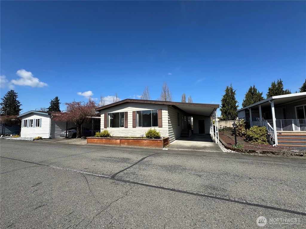 Photo of 1402 22nd Street NE #5, Auburn, WA 98002 (MLS # 2499360)