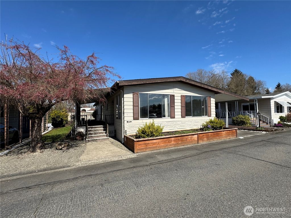 Photo of 1402 22nd Street NE #5, Auburn, WA 98002 (MLS # 2499360)