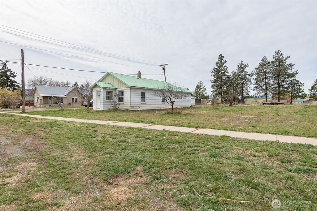 Photo of 326 S Columbia Avenue, Waterville, WA 98858 (MLS # 2502182)
