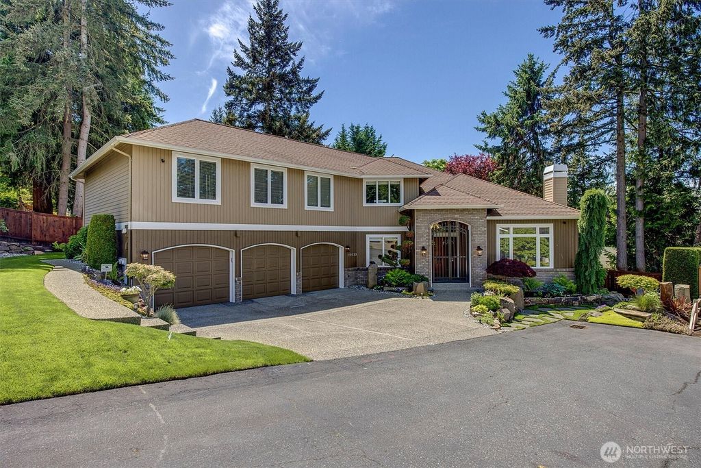 Photo of 10523 NE 118th Lane, Kirkland, WA 98034 (MLS # 2487483)