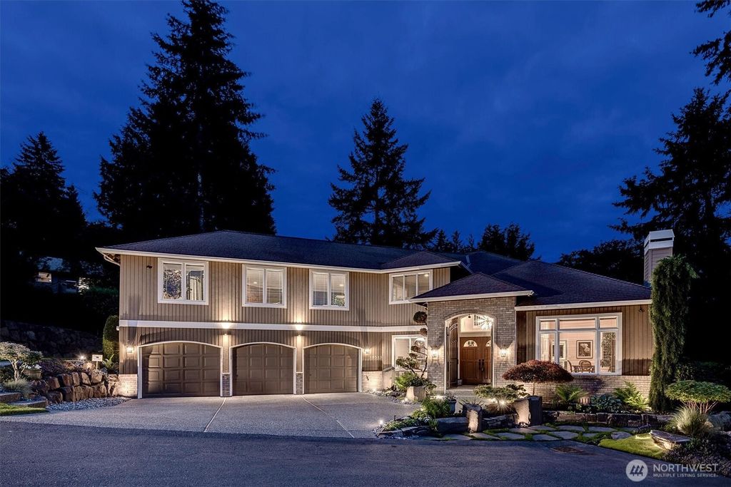 Photo of 10523 NE 118th Lane, Kirkland, WA 98034 (MLS # 2487483)