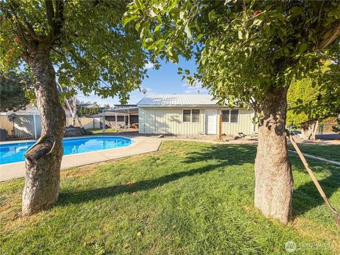 Photo of 512 E Dayton Avenue, Dayton, WA 99328 (MLS # 2437008)