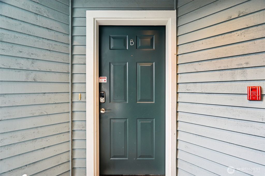 Photo of 9242 Woodlawn Avenue N #B, Seattle, WA 98103 (MLS # 2495339)