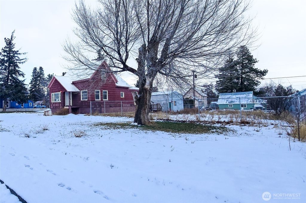 Photo of 305 S Central Avenue, Waterville, WA 98858 (MLS # 2467188)