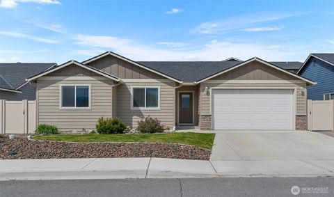 Photo of 2259 S Mysical Loop, East Wenatchee, WA 98802 (MLS # 2515513)