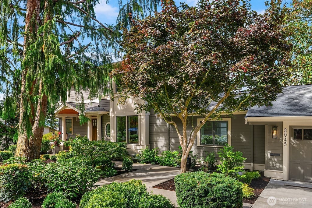 Photo of 3045 71st Avenue SE, Mercer Island, WA 98040 (MLS # 2578371)