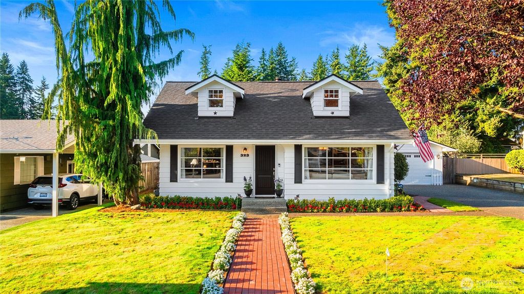 Photo of 323 E Beech Street, Everett, WA 98203 (MLS # 2427375)