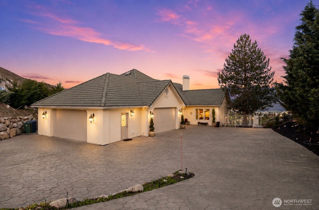 Photo of 146 Long Drive, Chelan, WA 98816 (MLS # 2591870)