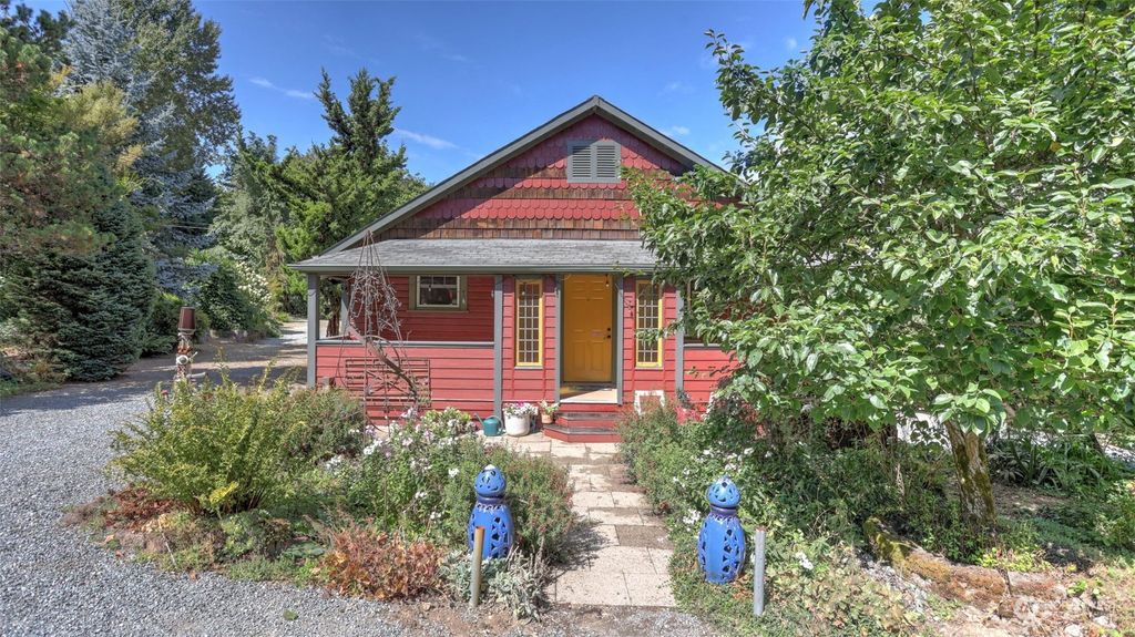 Photo of 14038 MacAdam Road S, Tukwila, WA 98168 (MLS # 2153501)