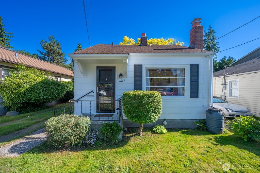 Photo of 327 NE 90th Street, Seattle, WA 98115 (MLS # 2383122)