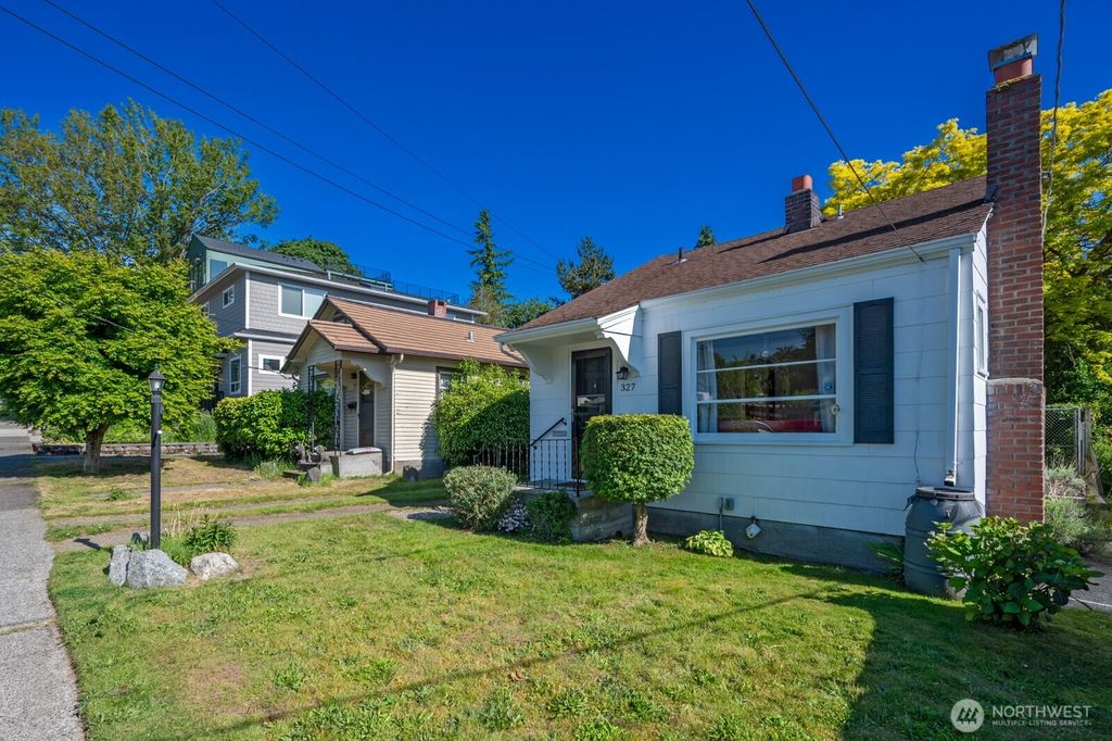 Photo of 327 NE 90th Street, Seattle, WA 98115 (MLS # 2383122)