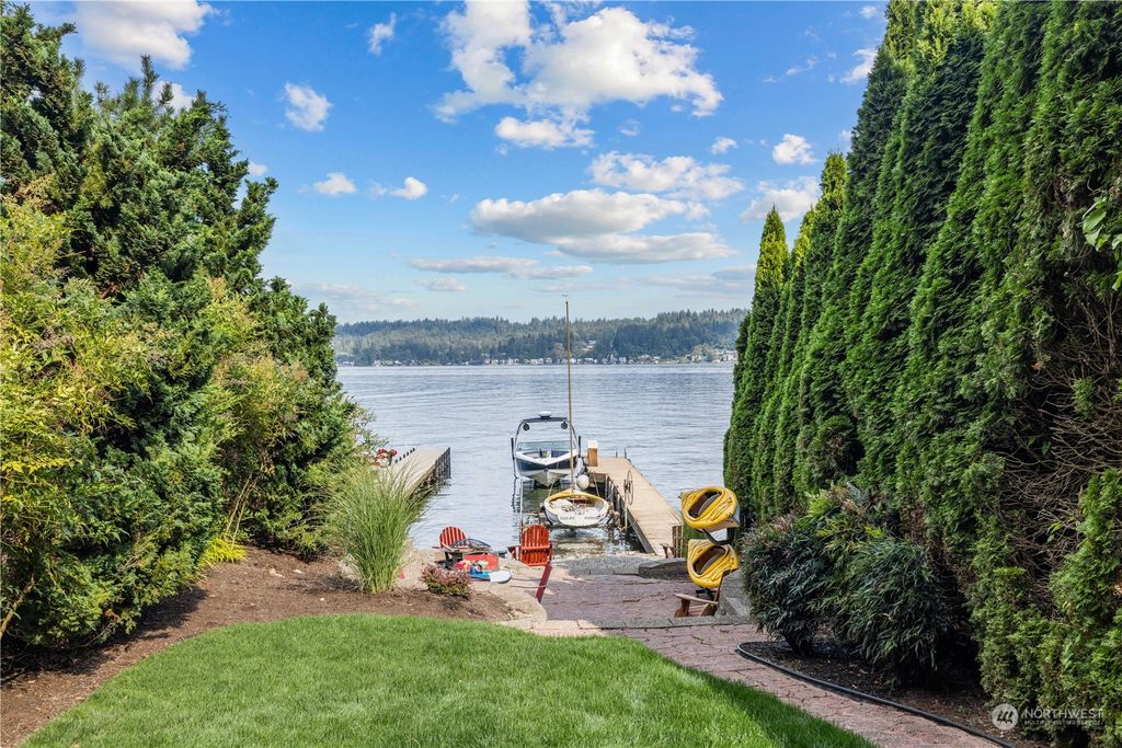 Photo of 1408 W Lake Sammamish Parkway SE, Bellevue, WA 98008 (MLS # 2278513)