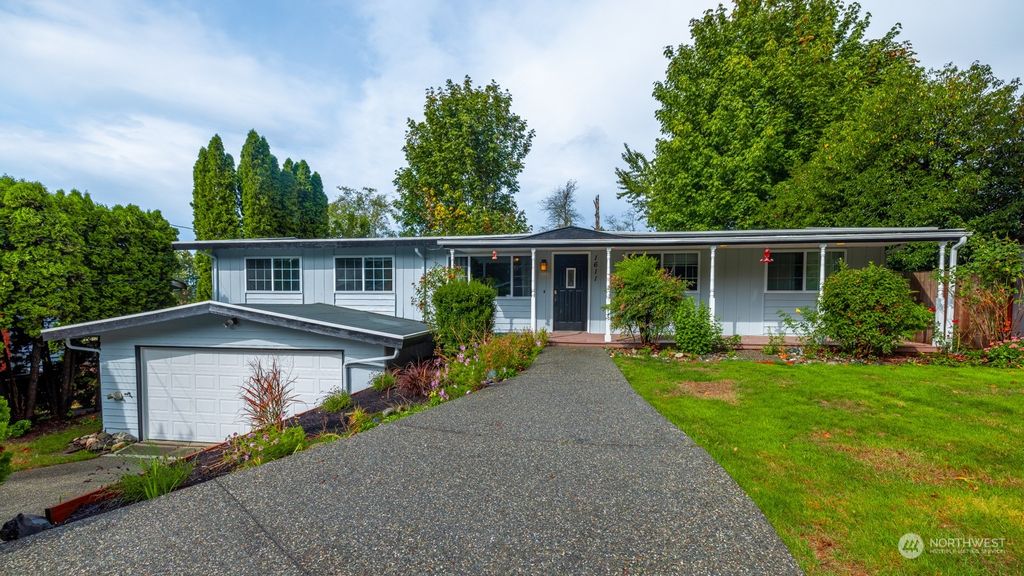 Photo of 1611 169th Place SW, Lynnwood, WA 98037 (MLS # 2162907)