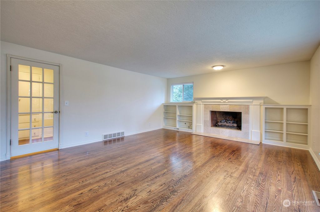 Photo of 831 S 299th Place, Federal Way, WA 98003 (MLS # 2029337)