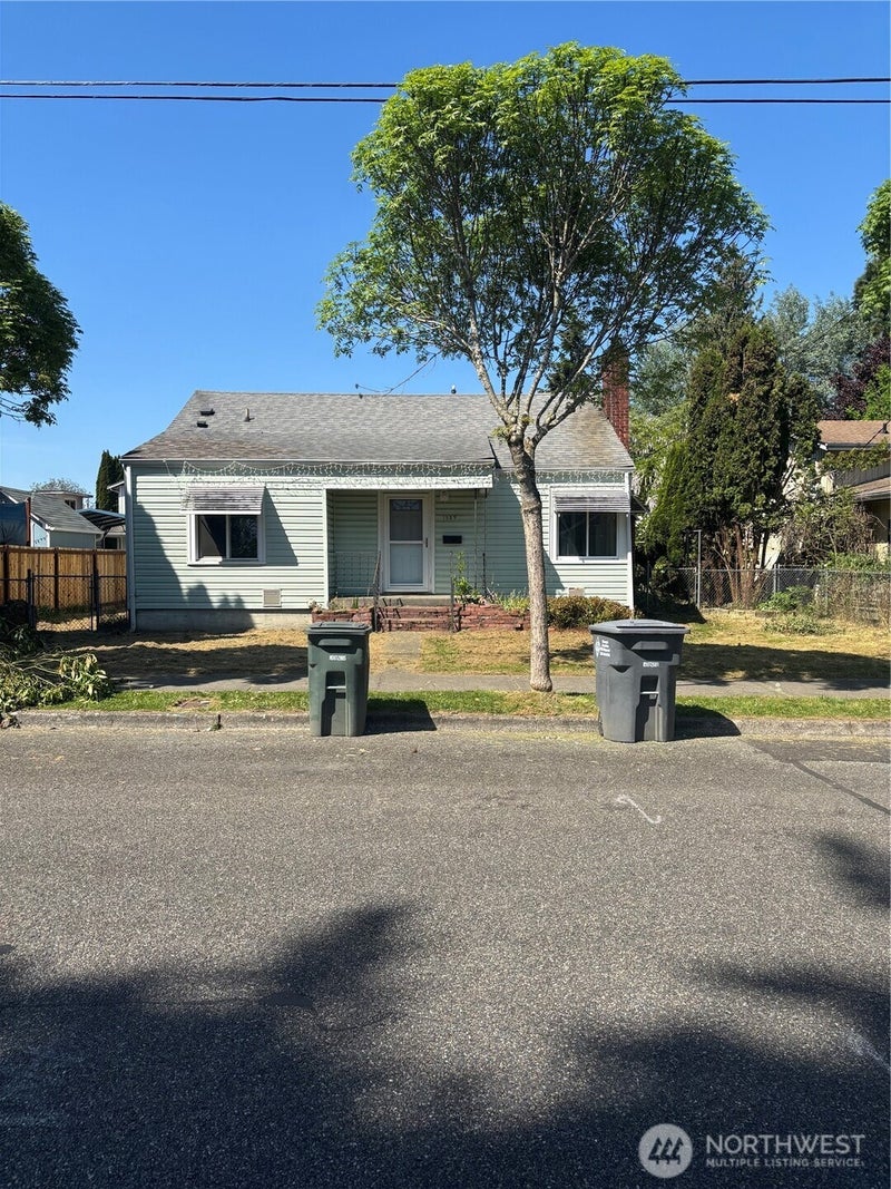 1509 Everett Street