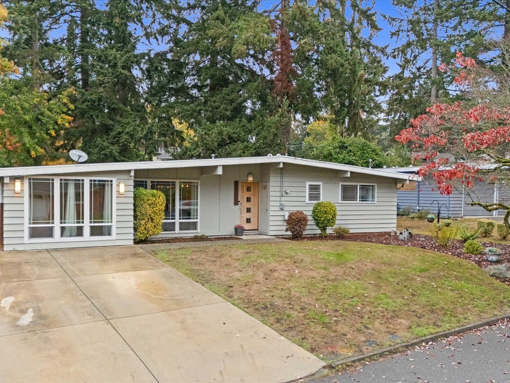 Photo of 15718 NE 1st Place, Bellevue, WA 98008 (MLS # 2598176)