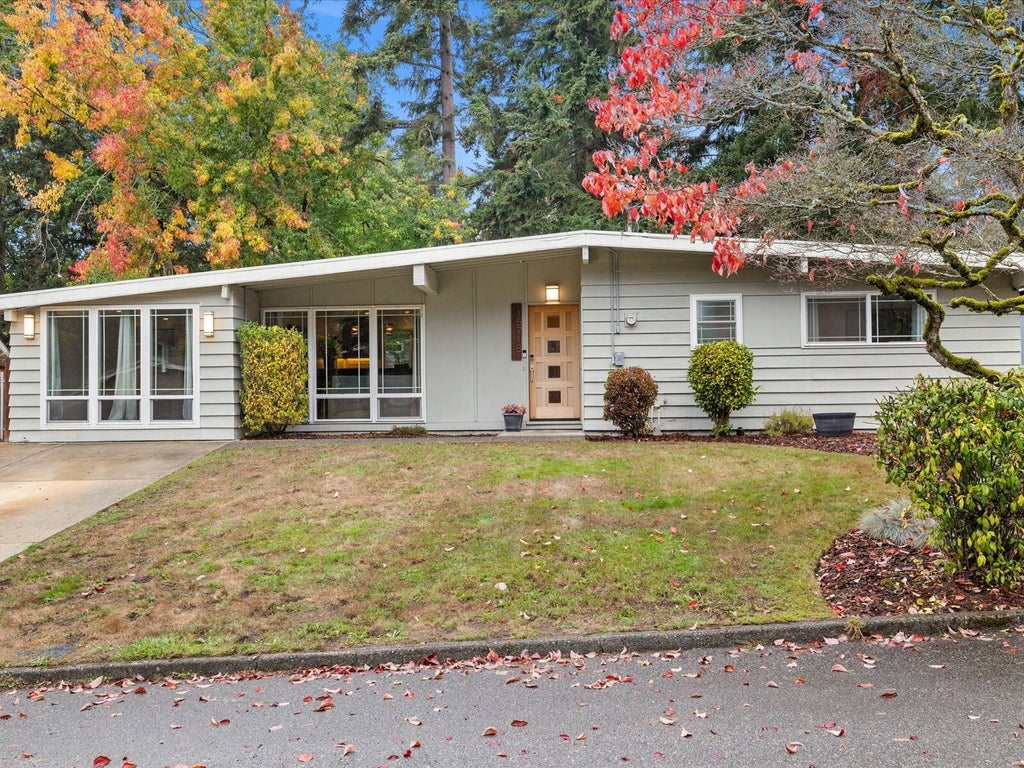 Photo of 15718 NE 1st Place, Bellevue, WA 98008 (MLS # 2598176)