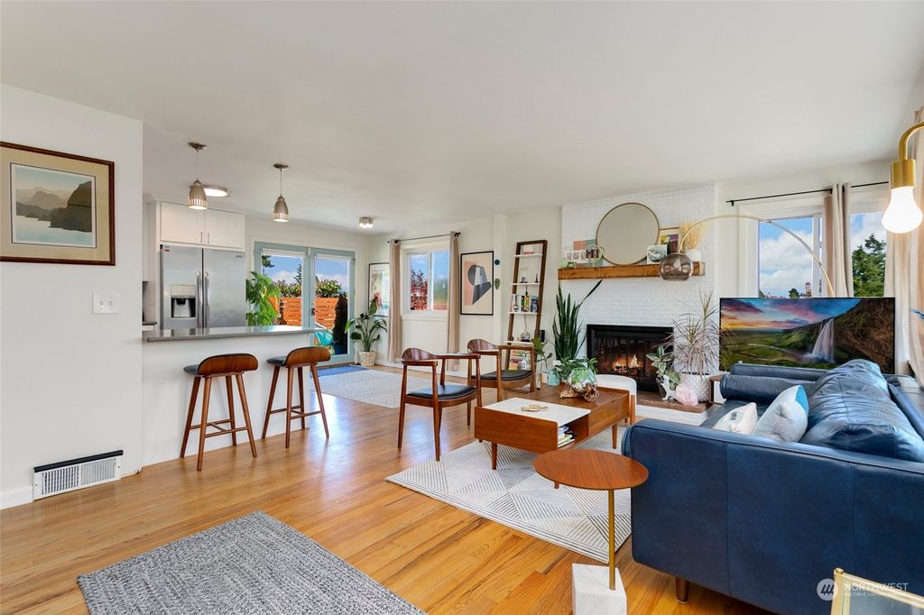 Photo of 5102 SW Genesee Street, Seattle, WA 98116 (MLS # 2049372)