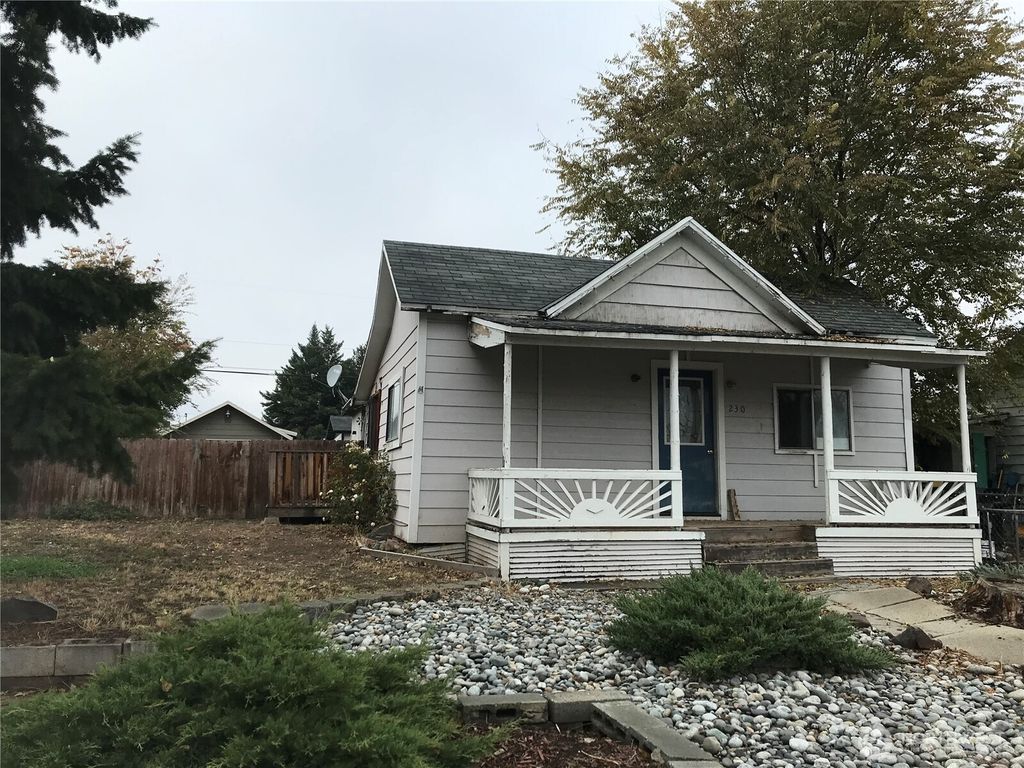 Photo of 230 N Emerson Ave, Wenatchee, WA 98801 (MLS # 2456312)
