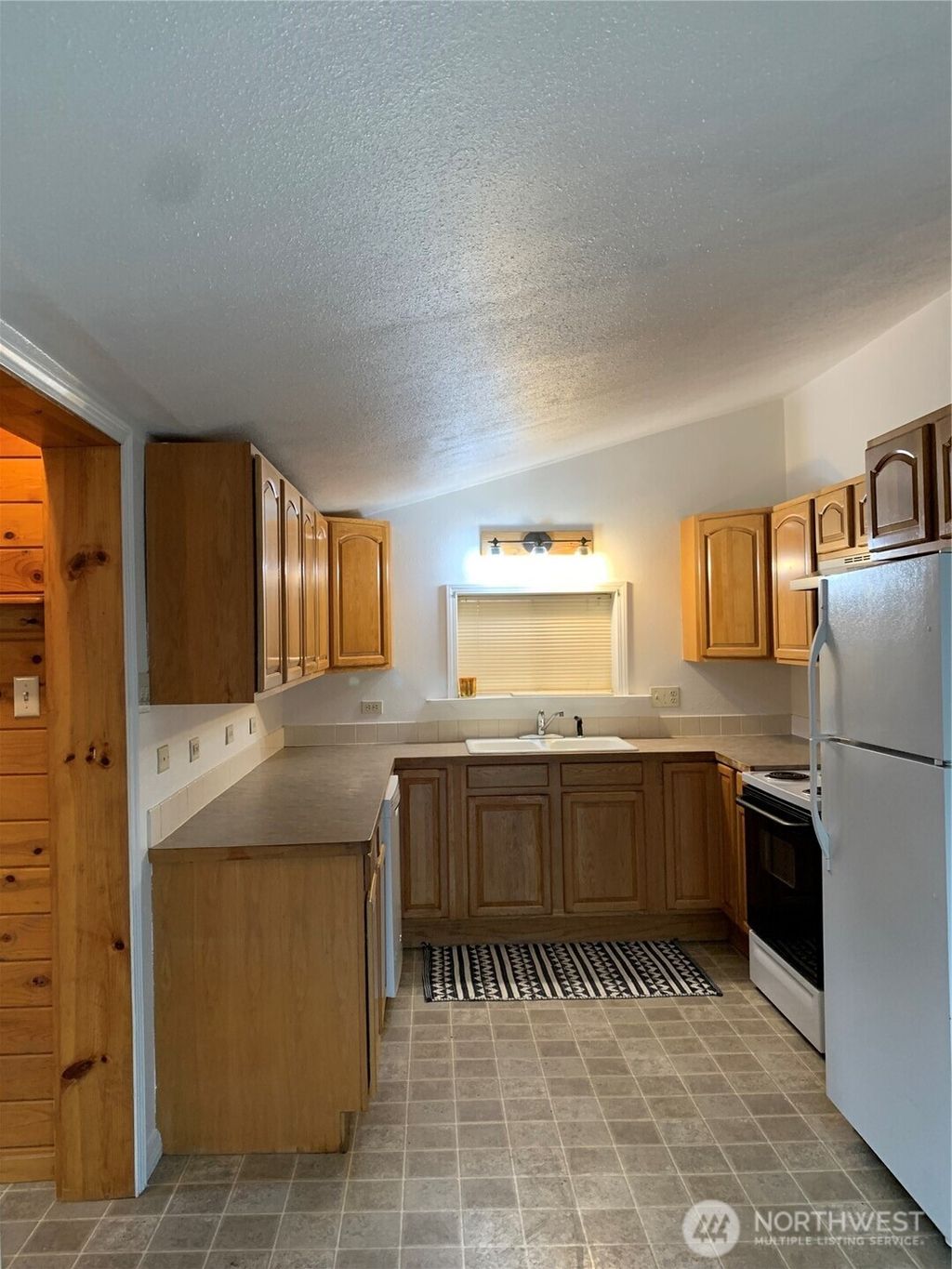 Photo of 230 N Emerson Ave, Wenatchee, WA 98801 (MLS # 2456312)