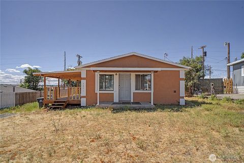 Photo of 9871 Highland Drive NE, Moses Lake, WA 98837 (MLS # 2535845)