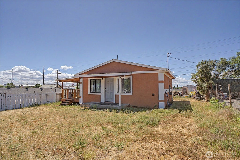 Photo of 9871 Highland Drive NE, Moses Lake, WA 98837 (MLS # 2535845)
