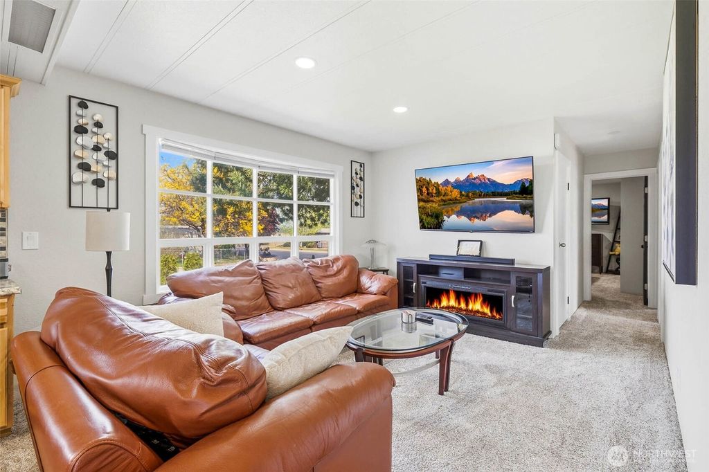 Photo of 240 Skyline Dr Dr, Richland, WA 99352 (MLS # 2509428)